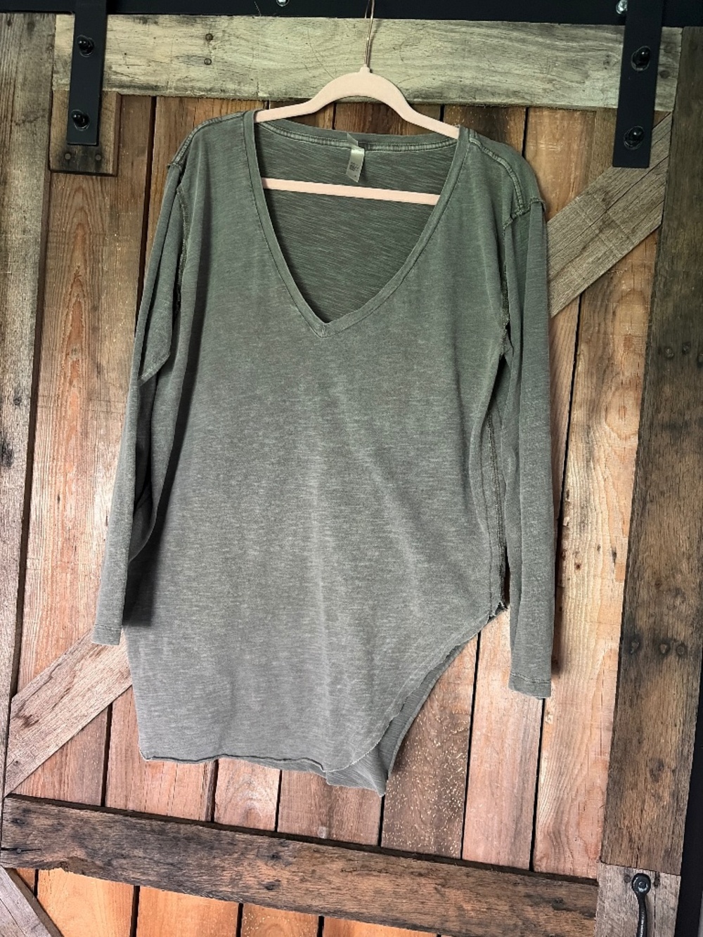 Pebby forevee mineral washed olive l/s tee